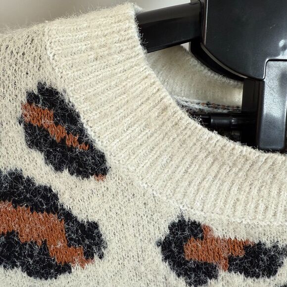 Sweet Lovely by Jen Leopard Print Sweater, Sz 1XL/2XL Fuzzy Soft Crew Neck 2/$25 - Picture 3 of 10